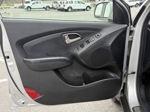 Used 2012 Hyundai Tucson Limited image 11