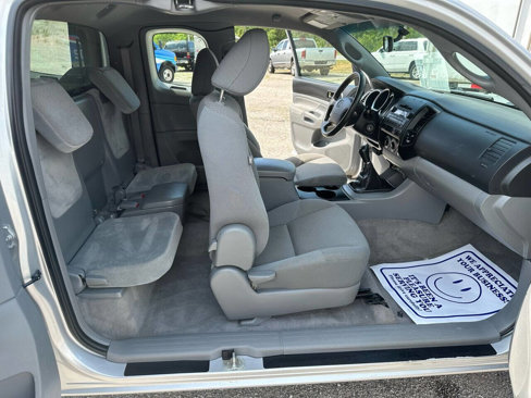 Used 2011 Toyota Tacoma 4x4 Access Cab image 12