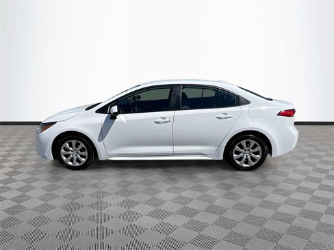 Used 2021 Toyota Corolla LE image 4