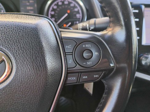 Used 2018 Toyota Camry SE image 24