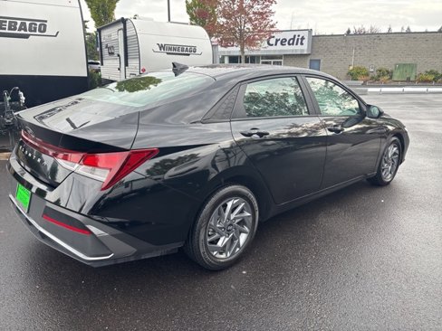 Used 2024 Hyundai Elantra SEL image 3