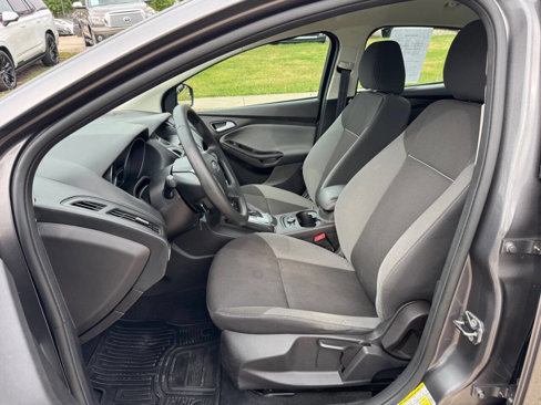 Used 2013 Ford Focus SE w/ SE Winter Pkg image 11