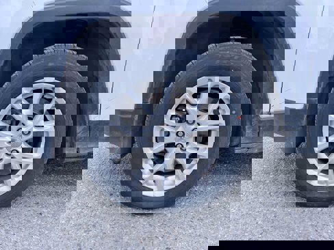 Used 2018 Jeep Cherokee Latitude w/ Cold Weather Group image 10