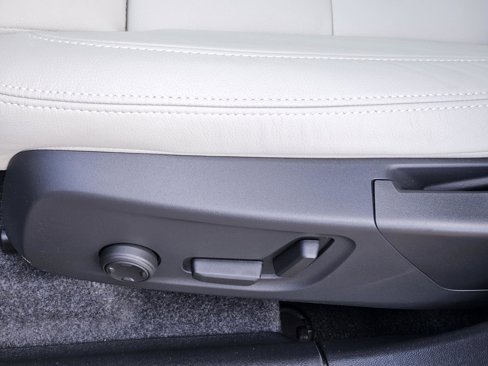 New 2025 Volvo XC40 B5 Ultra w/ Climate Package image 28