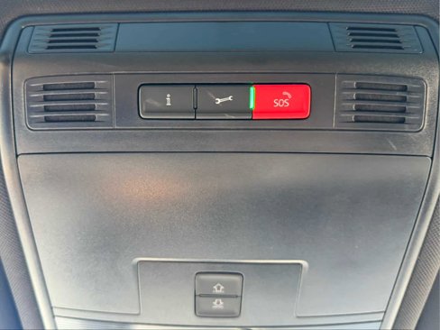 Certified 2022 Volkswagen Tiguan SE R-Line image 17