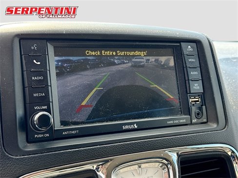 Used 2014 Chrysler Town & Country Touring-L image 15