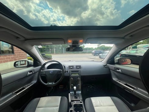 Used 2010 Volvo S40 T5 R-Design image 14
