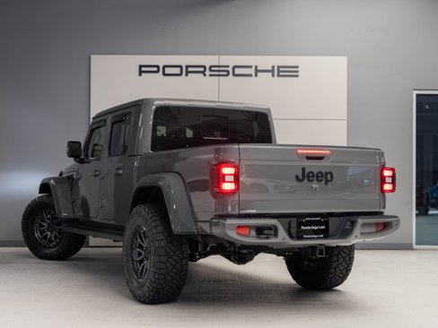Used 2022 Jeep Gladiator Overland image 3