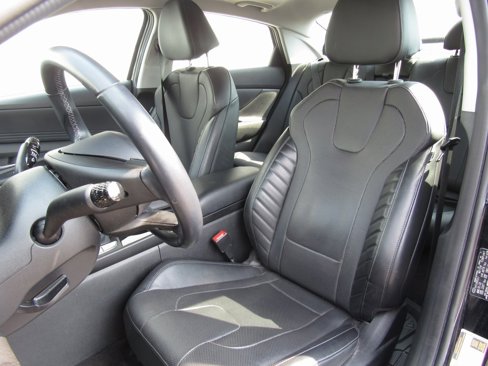 Used 2023 Hyundai Elantra Limited image 11