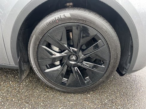Used 2024 Tesla Model Y Long Range image 25