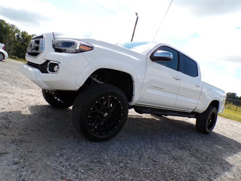 Used 2022 Toyota Tacoma Limited image 27