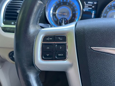 Used 2014 Chrysler 300 image 29