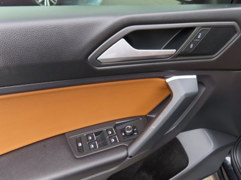Used 2019 Volkswagen Tiguan SE image 12