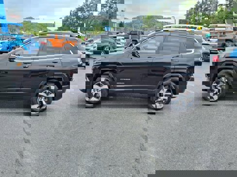 Used 2020 Jeep Cherokee Limited image 2