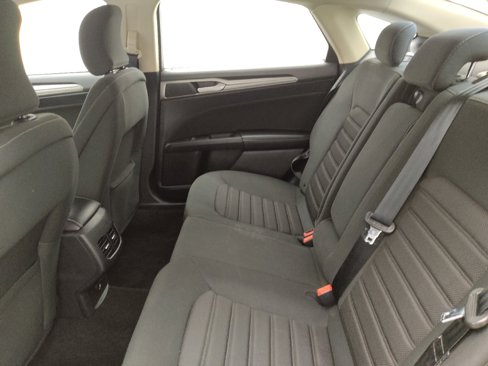 Used 2019 Ford Fusion SE image 18