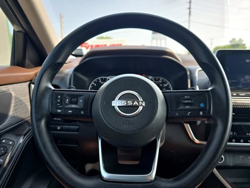 Used 2023 Nissan Rogue SV image 23