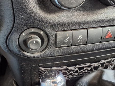 Used 2014 Jeep Wrangler Unlimited Rubicon w/ Connectivity Group image 7