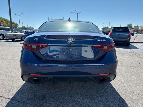 Used 2018 Alfa Romeo Giulia AWD image 4