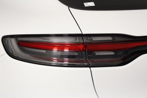 Certified 2024 Porsche Macan image 21