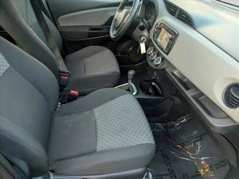 Used 2015 Toyota Yaris L image 18