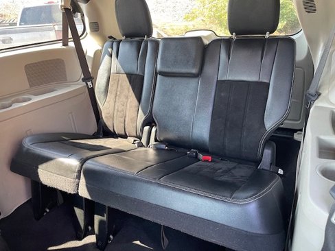 Used 2017 Dodge Grand Caravan SXT image 14