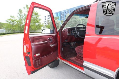 Used 1995 Chevrolet Tahoe 4WD 2-Door image 19