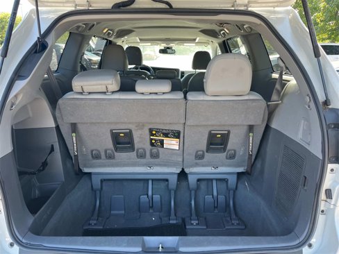 Used 2020 Toyota Sienna XLE image 12