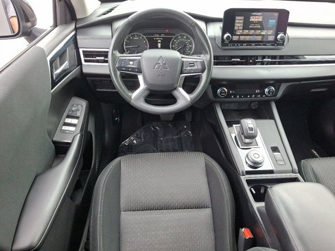 Used 2022 Mitsubishi Outlander ES image 12