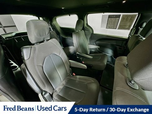 Used 2020 Chrysler Pacifica Touring w/ S Appearance Package image 29