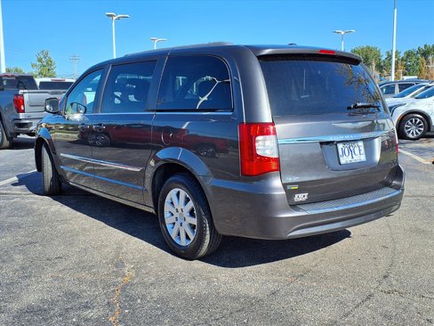 Used 2016 Chrysler Town & Country Touring image 32