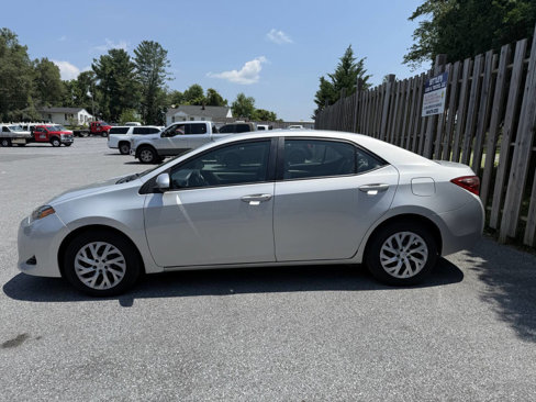 Used 2019 Toyota Corolla LE image 1
