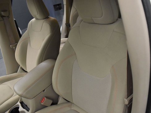 Used 2019 Jeep Cherokee Latitude w/ Popular Appearance Group image 13