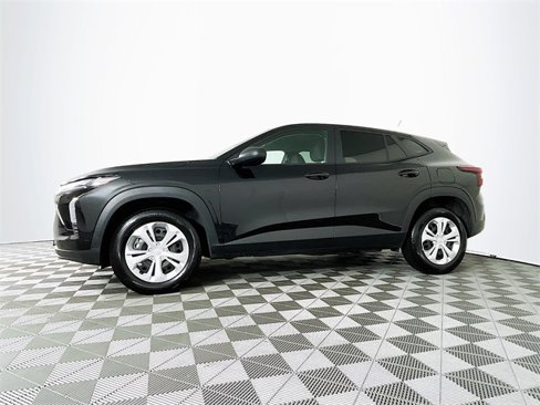 Certified 2025 Chevrolet Trax LS image 4