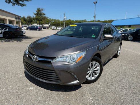 Used 2016 Toyota Camry LE image 3