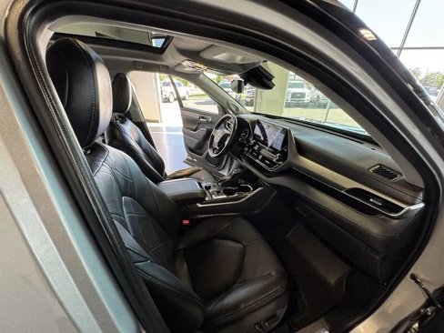 Used 2020 Toyota Highlander Platinum image 20