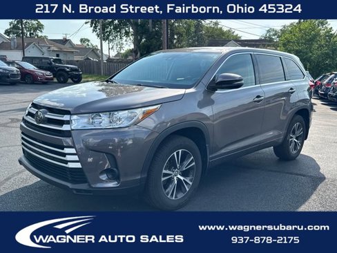 Used 2018 Toyota Highlander LE image 3