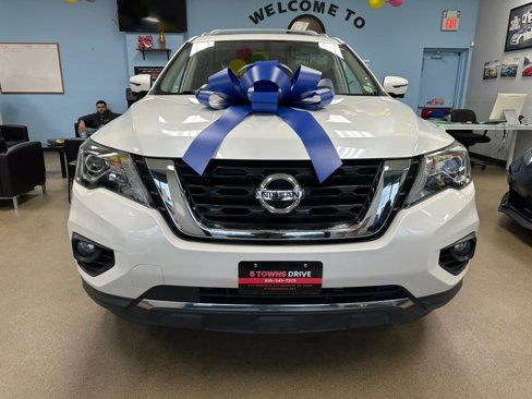 Used 2018 Nissan Pathfinder Platinum image 3