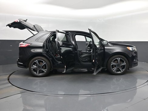 Used 2019 Ford Edge ST w/ Cold Weather Package image 39