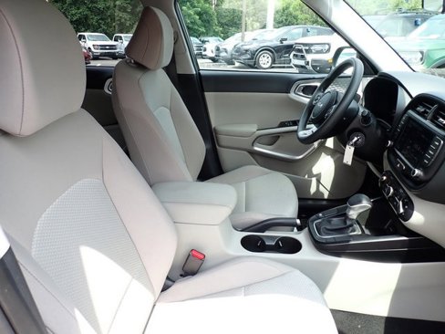 Used 2022 Kia Soul LX image 10
