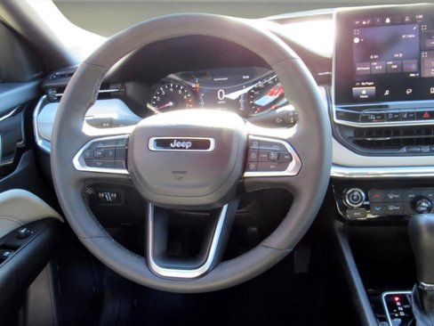 Used 2024 Jeep Compass Limited image 16