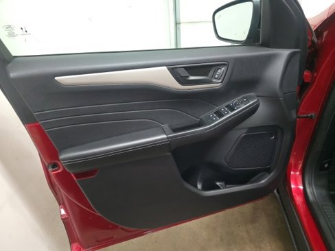 Used 2022 Ford Escape SE w/ SE Sport Appearance Package image 16
