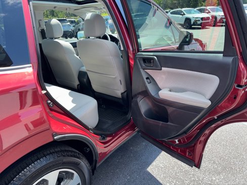 Used 2017 Subaru Forester 2.5i Premium w/ All-Weather Package image 38