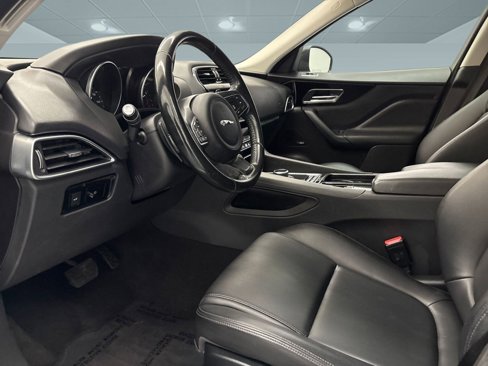 Used 2018 Jaguar F-PACE Premium image 4