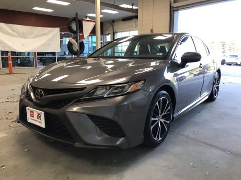 Certified 2020 Toyota Camry SE image 7