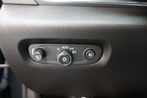 Used 2018 Chevrolet Traverse LT image 12