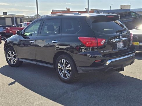 Used 2020 Nissan Pathfinder SV image 3