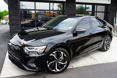 Used 2024 Audi Q8 e-tron Prestige w/ Prestige Package image 3