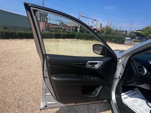 Used 2018 Nissan Pathfinder SV w/ SV Tech Package image 23