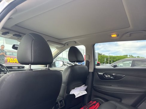 Used 2018 Nissan Rogue SL w/ Premium Package image 5