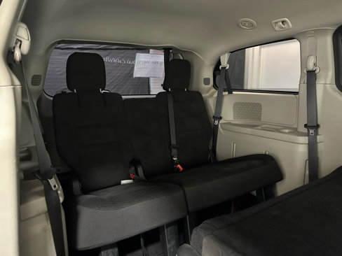 Used 2020 Dodge Grand Caravan SE w/ UConnect Hands-Free Group image 16